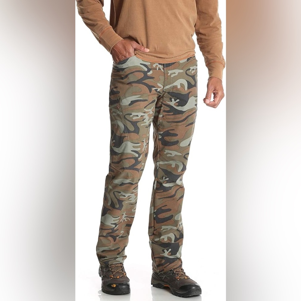 Wrangler Green Camo Outdoor
Performance 32x30